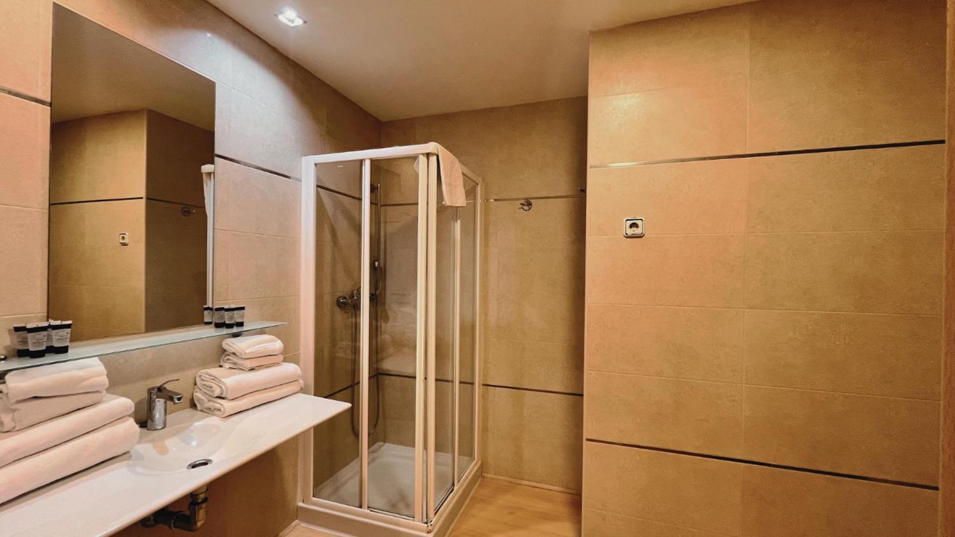 Hotel-Apartamentos Tartesos 라스 로사스 데 마드리드 외부 사진